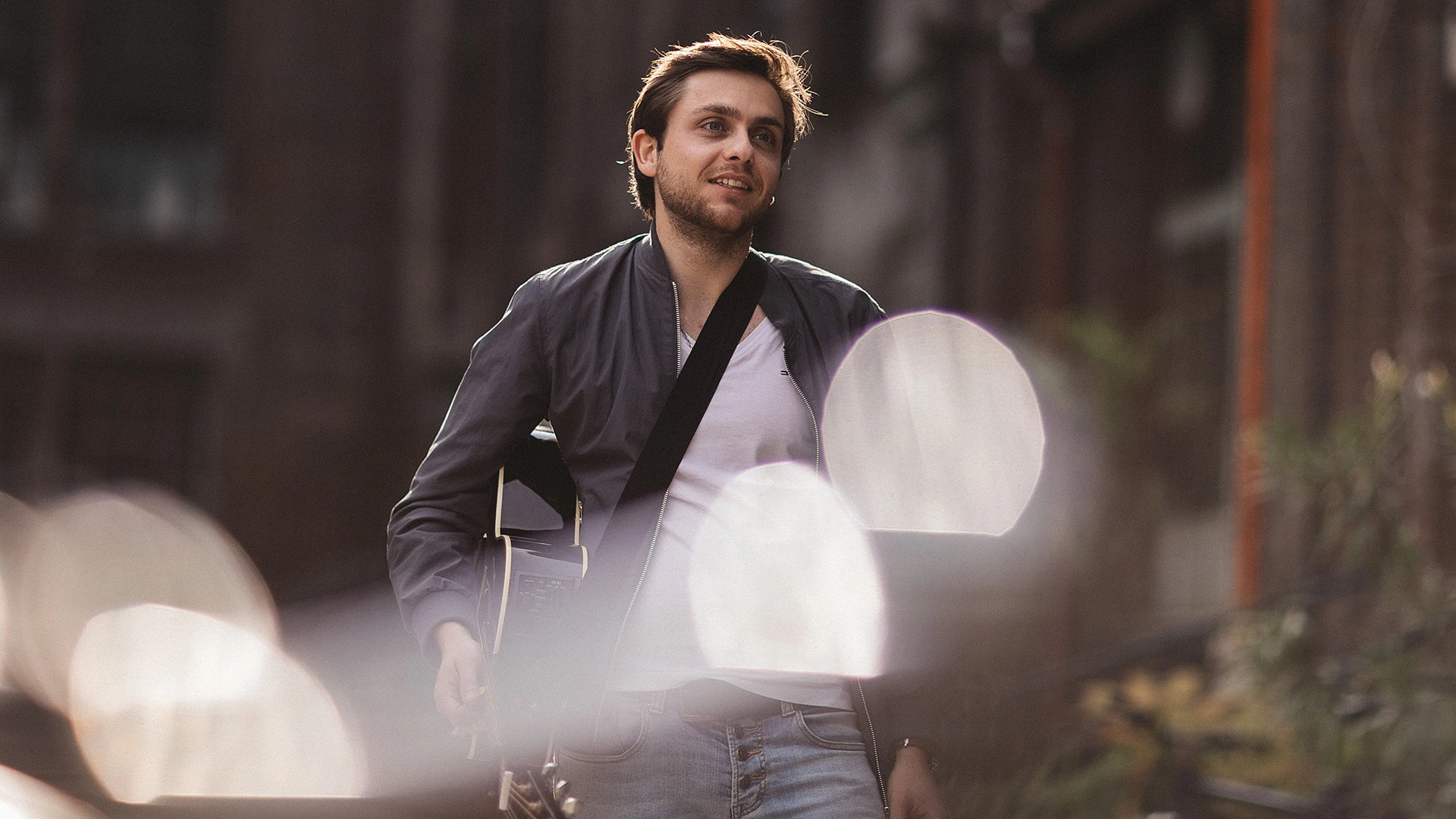 Singer/Songwriter Chris Heron Alois